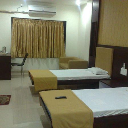 Hotel Sangram Palace Shirur Екстер'єр фото