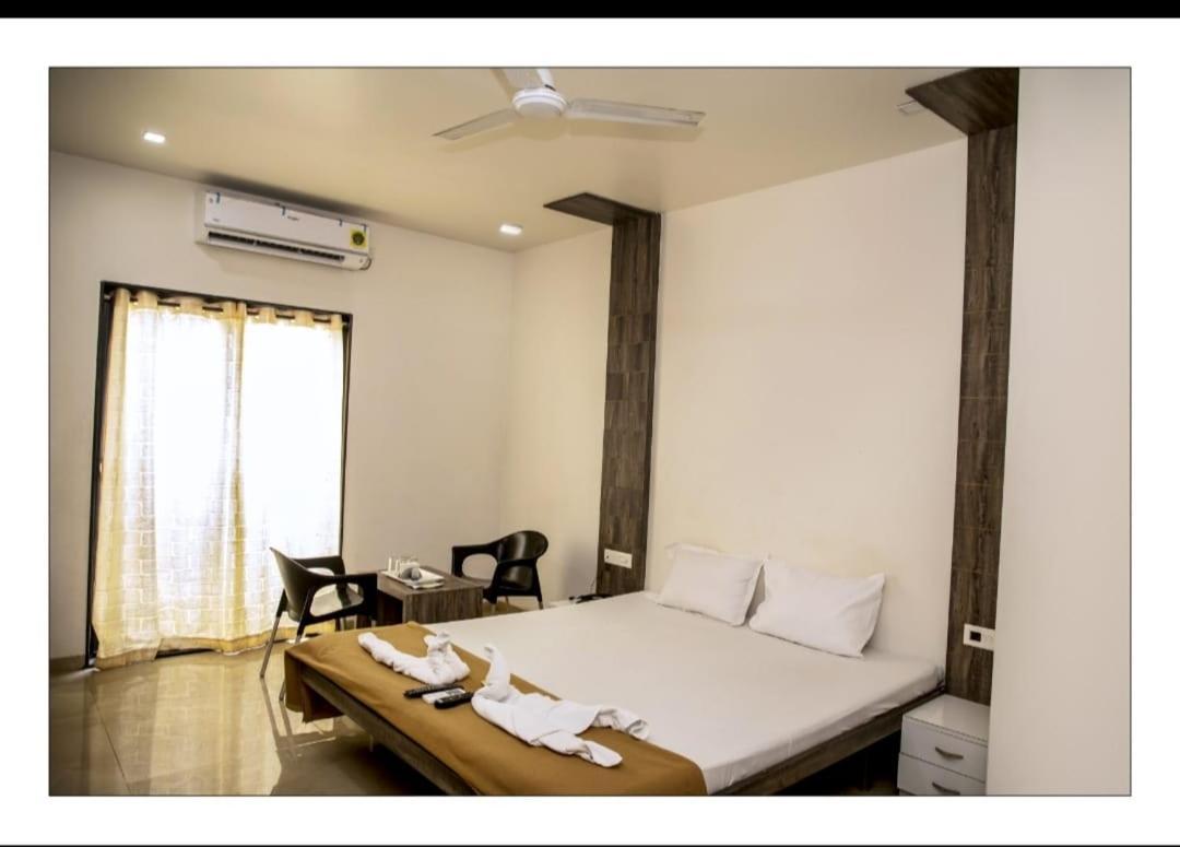 Hotel Sangram Palace Shirur Екстер'єр фото