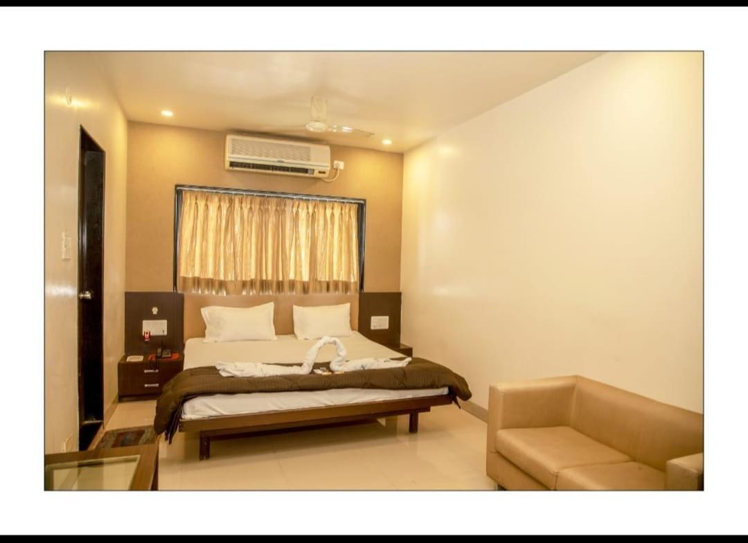 Hotel Sangram Palace Shirur Екстер'єр фото