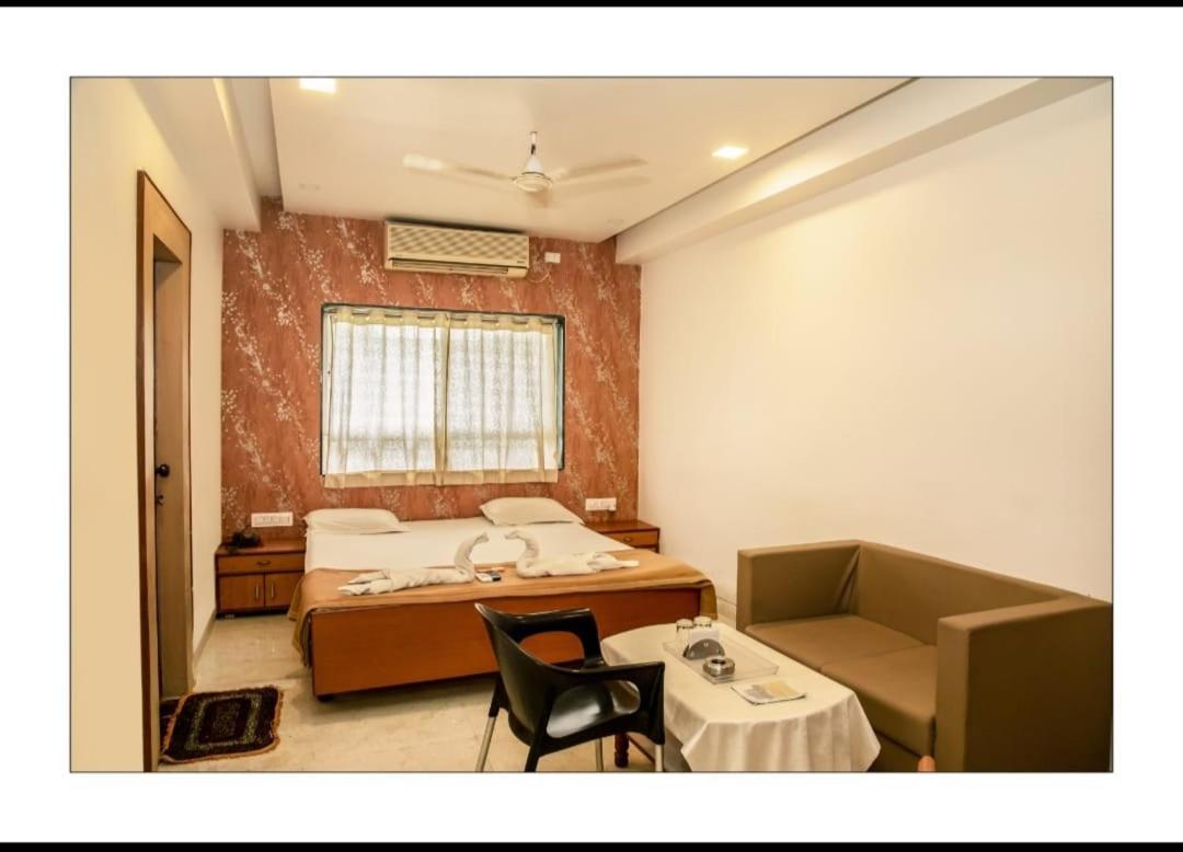 Hotel Sangram Palace Shirur Екстер'єр фото