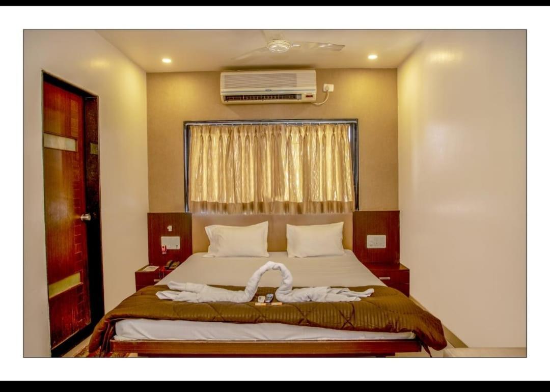 Hotel Sangram Palace Shirur Екстер'єр фото