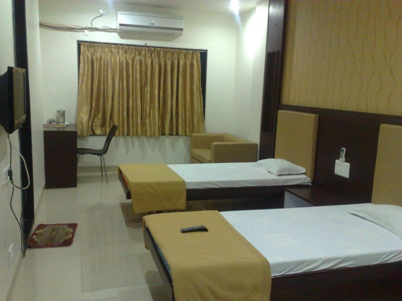 Hotel Sangram Palace Shirur Екстер'єр фото